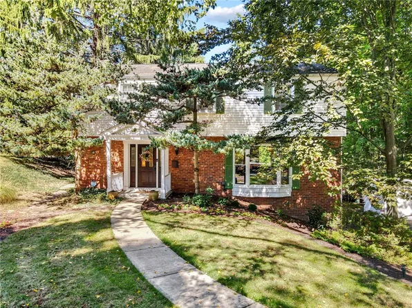 21 Oak Glen Dr, Oakmont, PA 15139