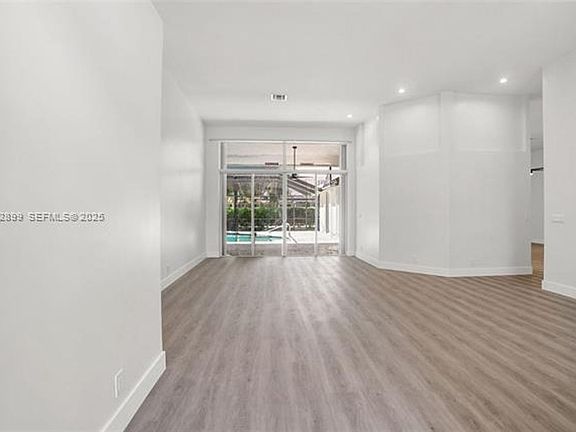 2nd image of 2611 Oakbrook Ln #2611