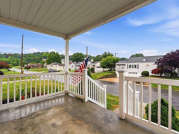 2nd image of 2114 Meadow Ln