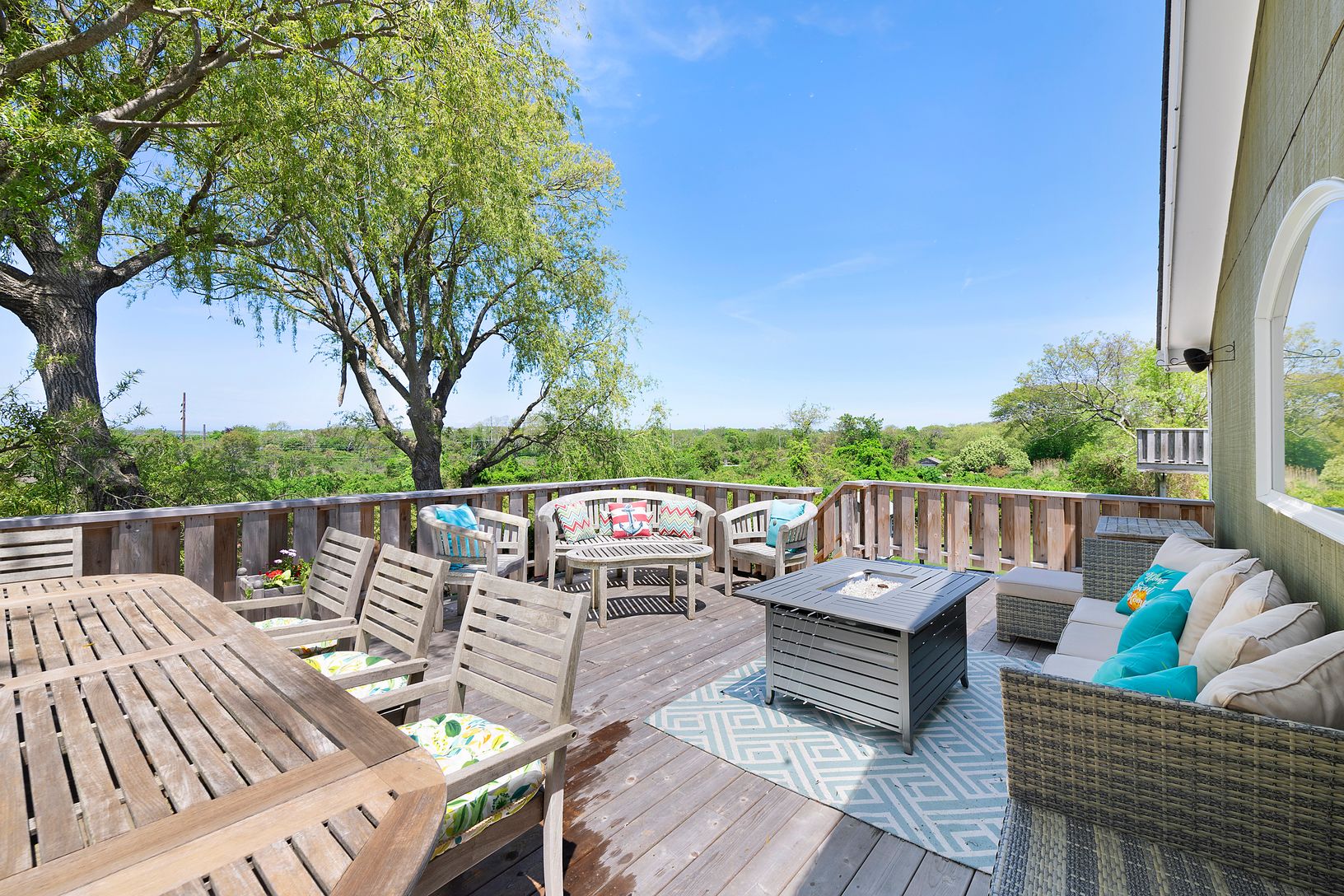  Deck with gas fire pit