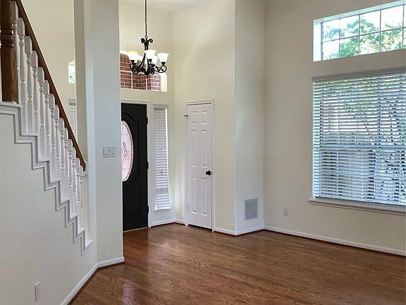 2nd image of 210 Indian Summer Ct