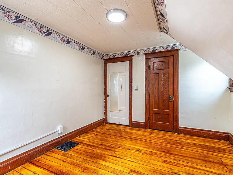111 Bidwell Ter — Photo 35