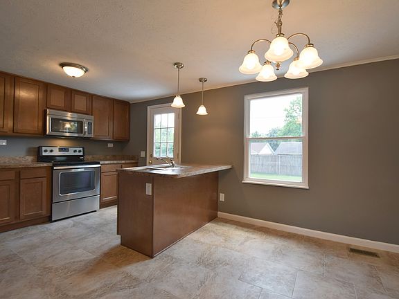 3rd image of 2923 Windsong Dr