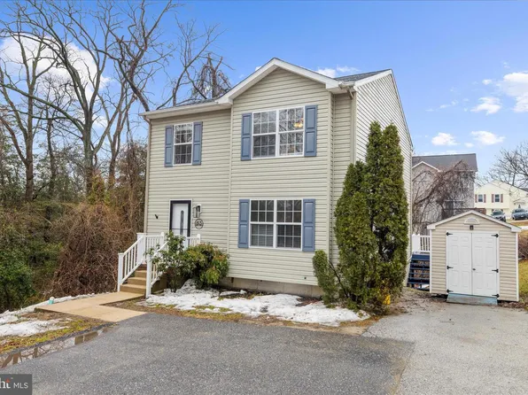 813 201st St, Pasadena, MD 21122