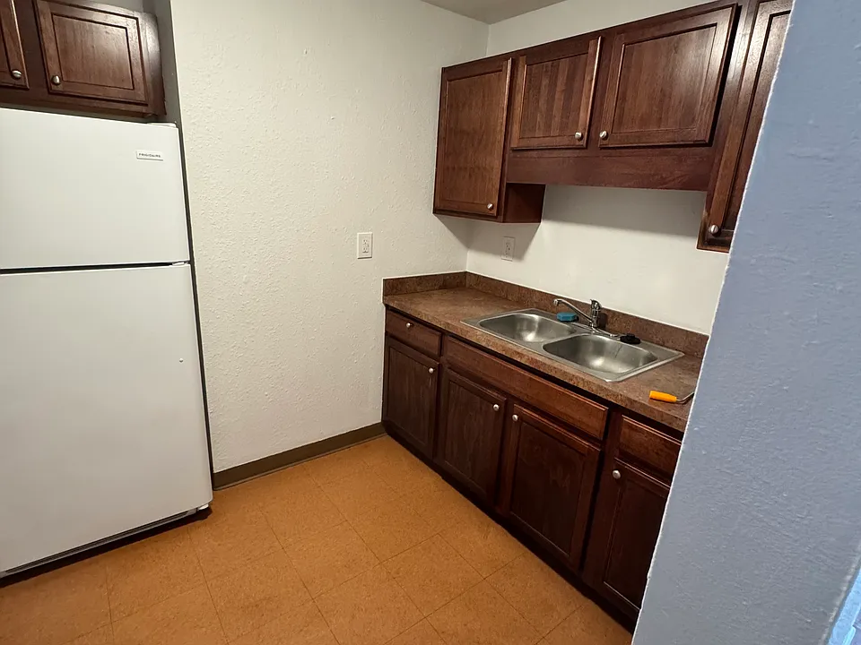 128 Arthur St #205