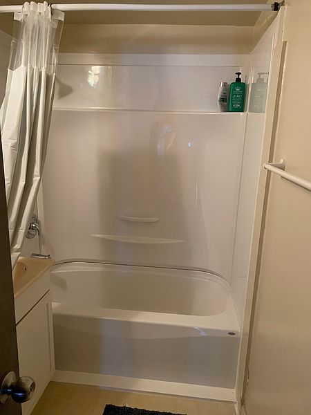 Winnipeg Apartment for rent - 3 Bedrooms — photo 2