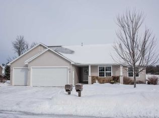1578 Lone Oak Dr, Neenah, WI 54956