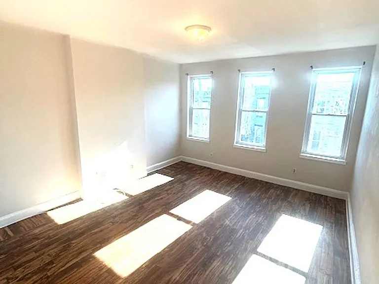 2518 W Fairmount Ave — Photo 18