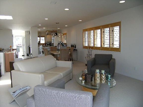 end unit large bright space