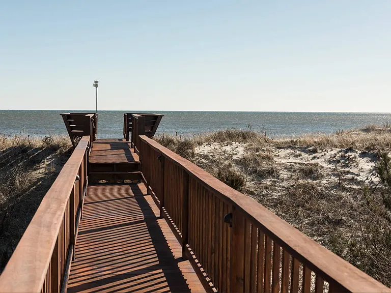 817 Dune Rd — Photo 3
