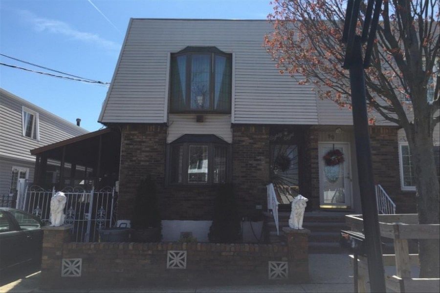 1st image of 88 Thornycroft Ave