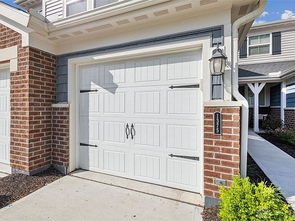 2nd image of 1375 Lake Run Dr