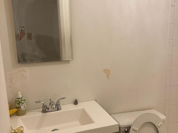 4th image of 16 Shale St Floor 1