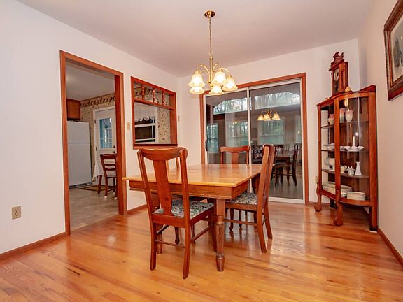 5th image of 45 Acorn Ave