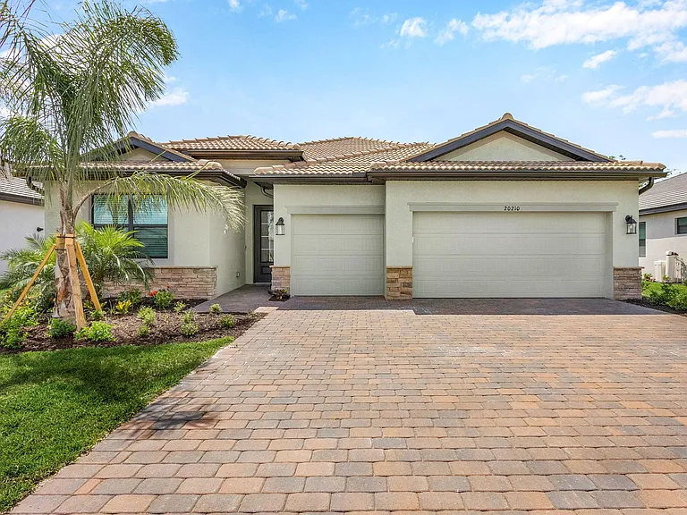 20210 Kingmont Dr — Photo 1