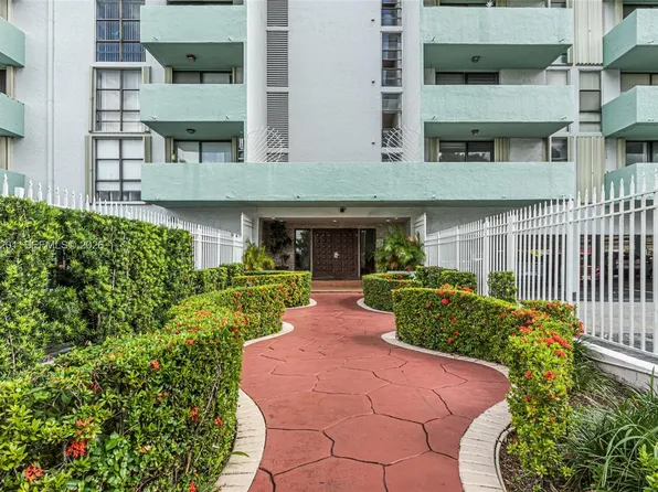1825 W 44th Pl APT 509, Hialeah, FL 33012