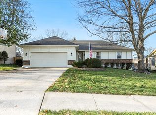 2006 NE Knollbrook St, Lees Summit, MO 64086