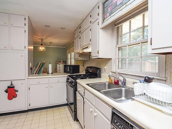 5th image of 2106 Pawnee Dr SE