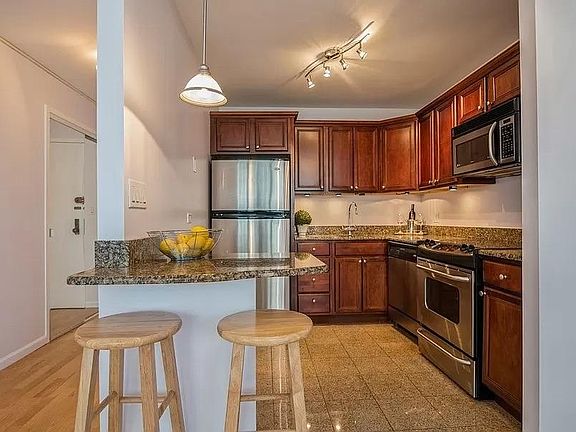 2nd image of 3550 N Lake Shore Dr APT 711