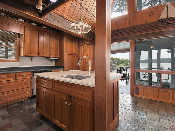 5th image of 487 Greenacre Cir