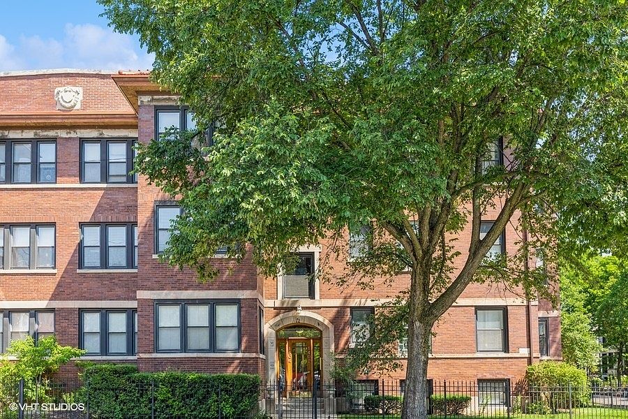 1st image of 1404 W Foster Ave #2