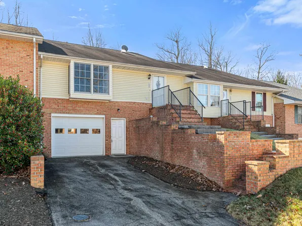 135 Justin Ln, Christiansburg, VA 24073