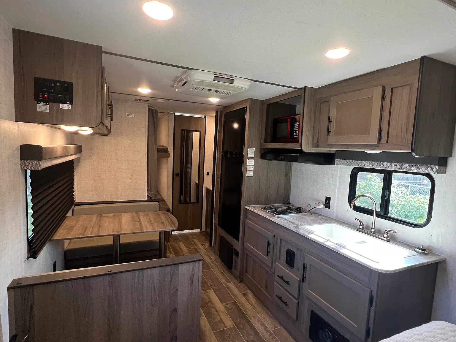1130 Heron Ln — Photo 4