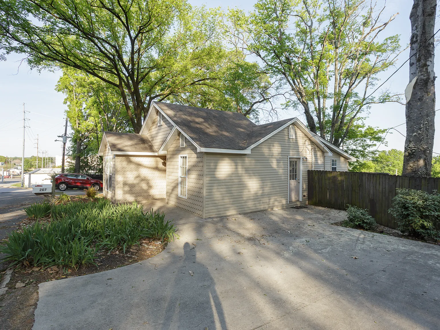 207 Limestone St — Photo 3