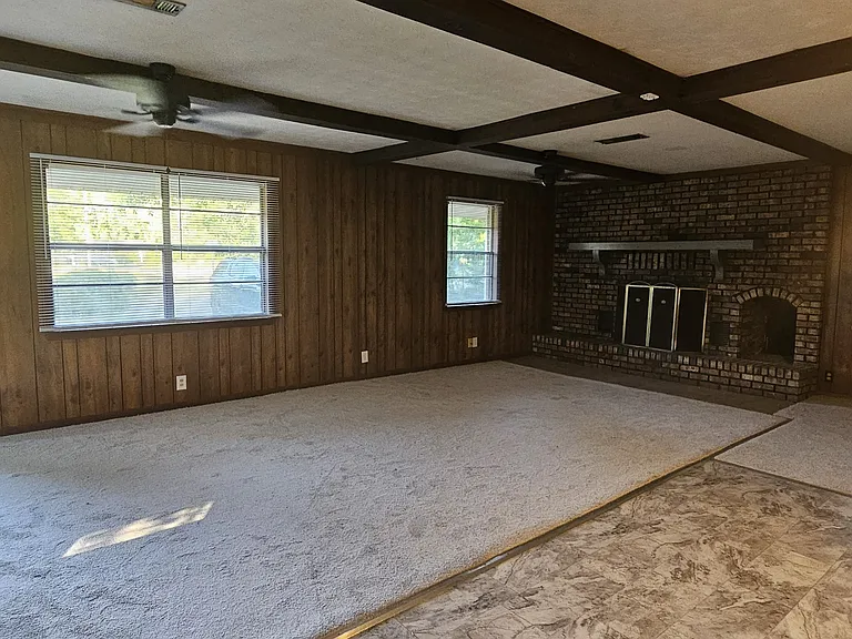 306 Mustang Dr — Photo 35