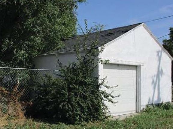 2nd image of 608 N Custer Ave
