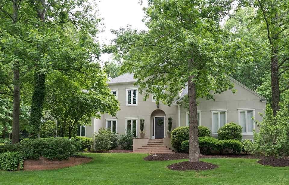 Completely renovated/updated throughout.  Move in ready!