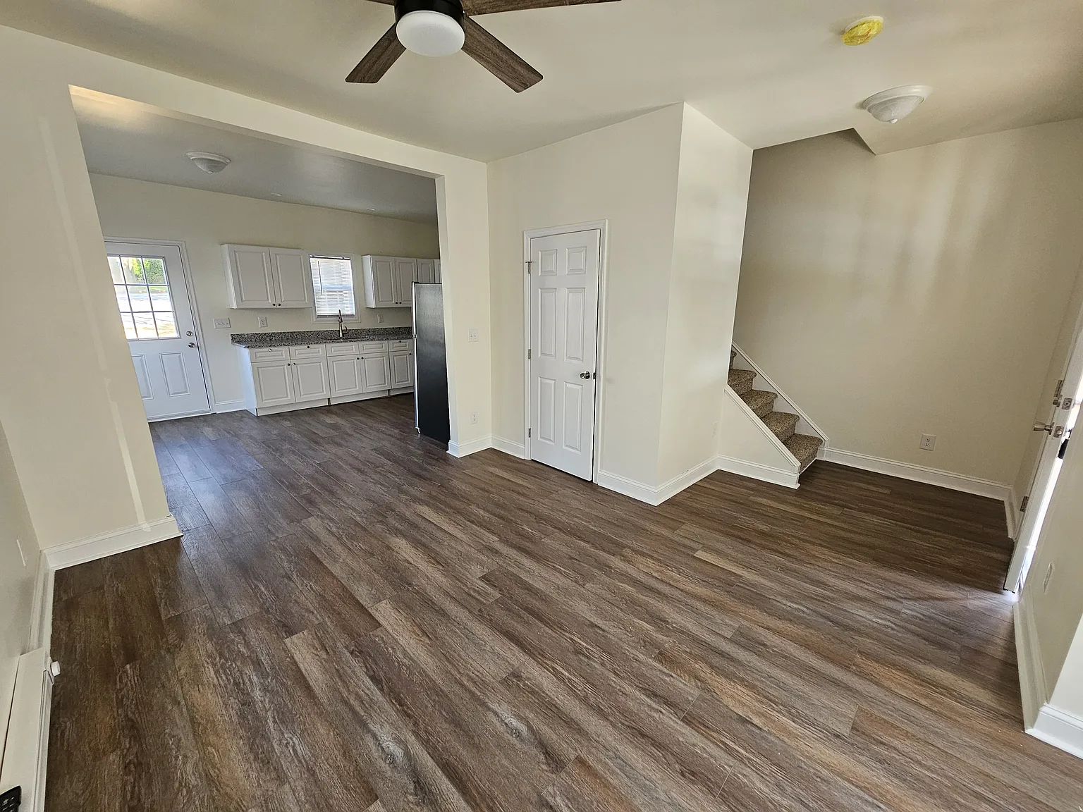 2 bed, 1.5 bath, 1022 sqft, $1,450 — Photo 3