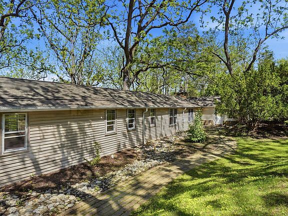 4th image of 120 Farm Rd