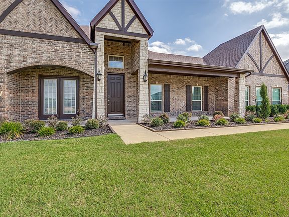 3rd image of 217 Castle Creek Dr