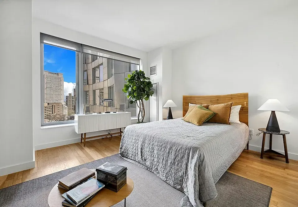 8 Spruce St #7U