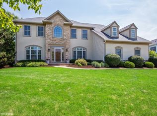 8320 Watson Cir, Crystal Lake, IL 60014