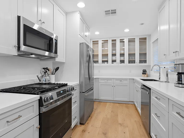 135 Montana Ave #8 — Photo 6