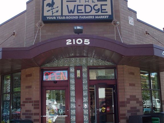 4th image of 610 W Franklin Ave #7683296