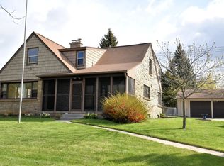 4902 W Kinnickinnic River Pkwy, Milwaukee, WI 53219