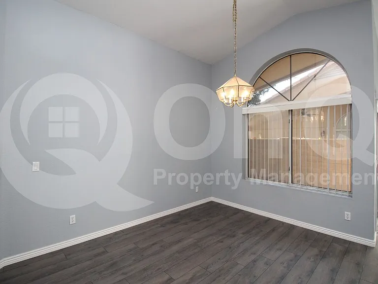 815 W Silver Creek Rd — Photo 8