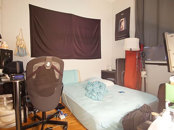 2nd image of 132 Melrose St #2