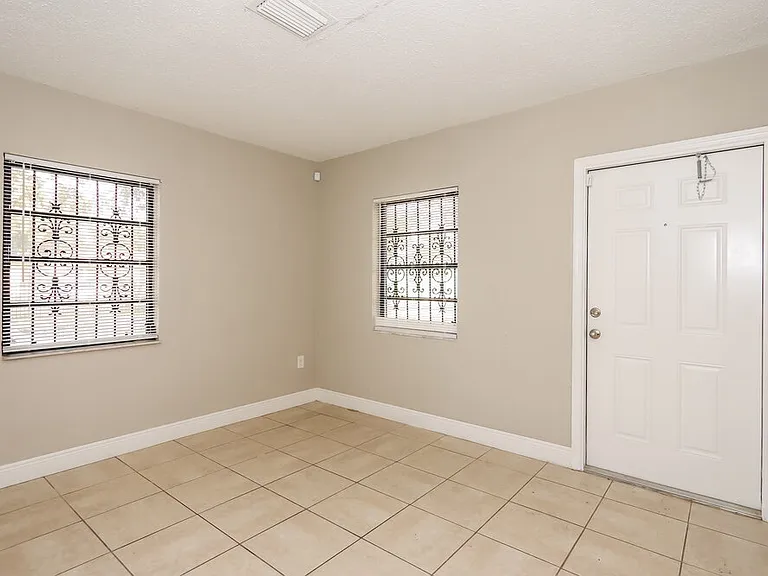 15420 NW 27th Pl — Photo 6