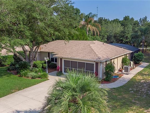 3rd image of 205 Hanging Moss Ln