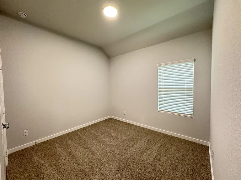 120 Greenbriar Dr — Photo 8