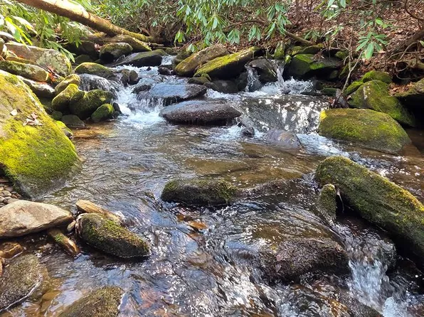 1104 Mill Creek Cir, Robbinsville, NC 28771