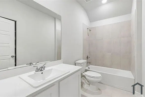 986 Olive Dr — Photo 12