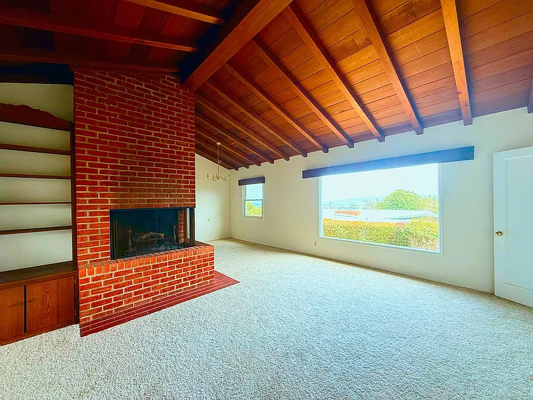 1284 Alexandria Dr — Photo 6