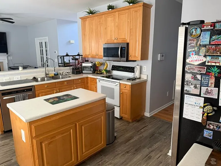 10402 Friarsgate Rd — Photo 4