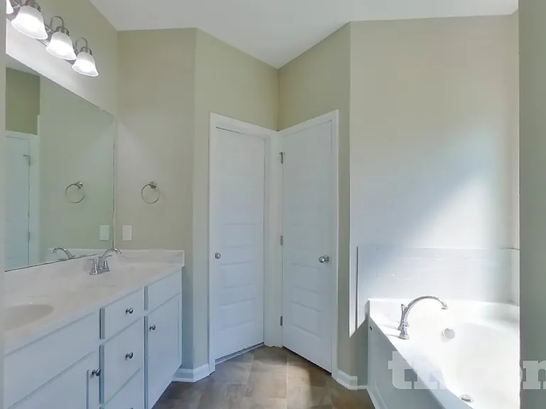 1016 Cyril Dr — Photo 9