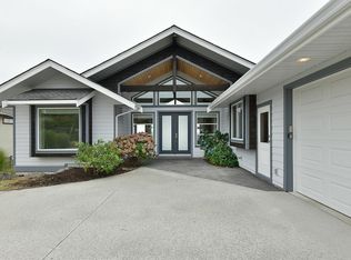 6216 Oracle Rd, Sechelt, BC V7Z0N7